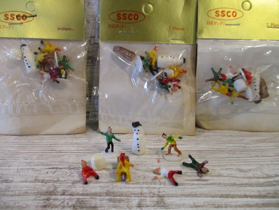 Vintage Micro Miniature People: Winter Snow Scene Figures #5956