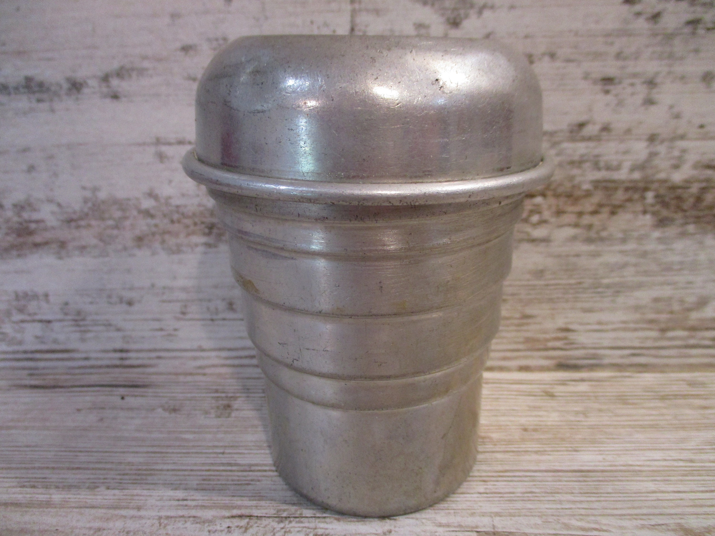 Vintage Swirl Mixer Measure Aluminum Measuring Cup With Lid Graduated Mid  Century Kitchen Decor 6651 