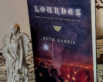 Libro de LOURDES. Paquete fotográfico autografiado y amplificado. Tapa dura. Aguas milagrosas, Sagrada Eucaristía. Gruta, Aguas curativas, Intervención divina.