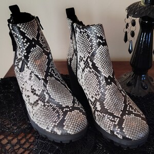 SNAKEBITE boots size 8 Comes with Vamplified® Handwritten Lyrics.