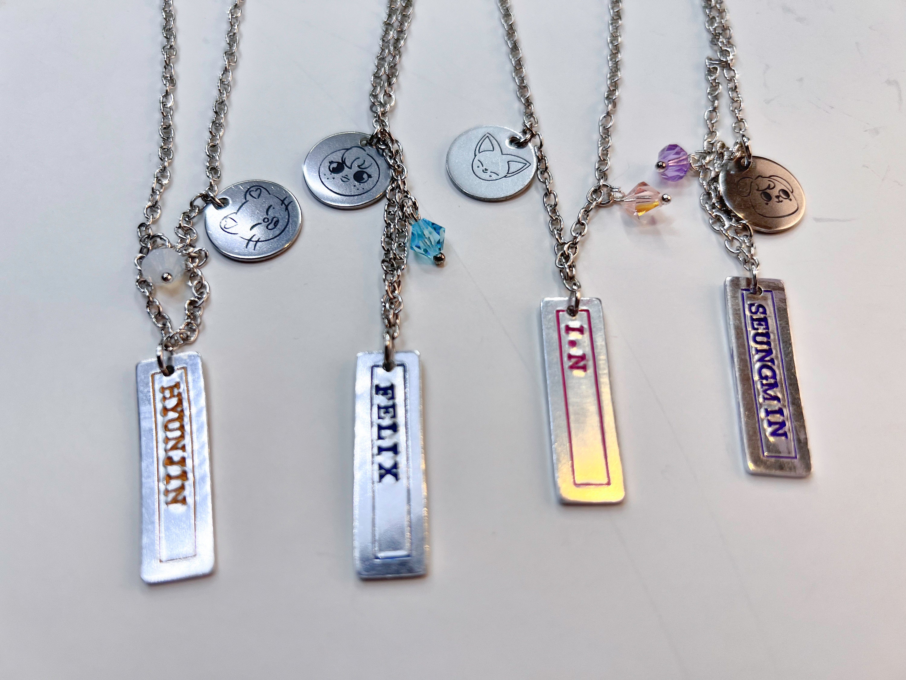 Stray Kids 着用☆関税込☆VVV★PEACE PENDANT BEADS NEACKLACE Stray Kids 着用☆関税込☆VVV☆PEACE PENDANT BEADS NEACKLACE