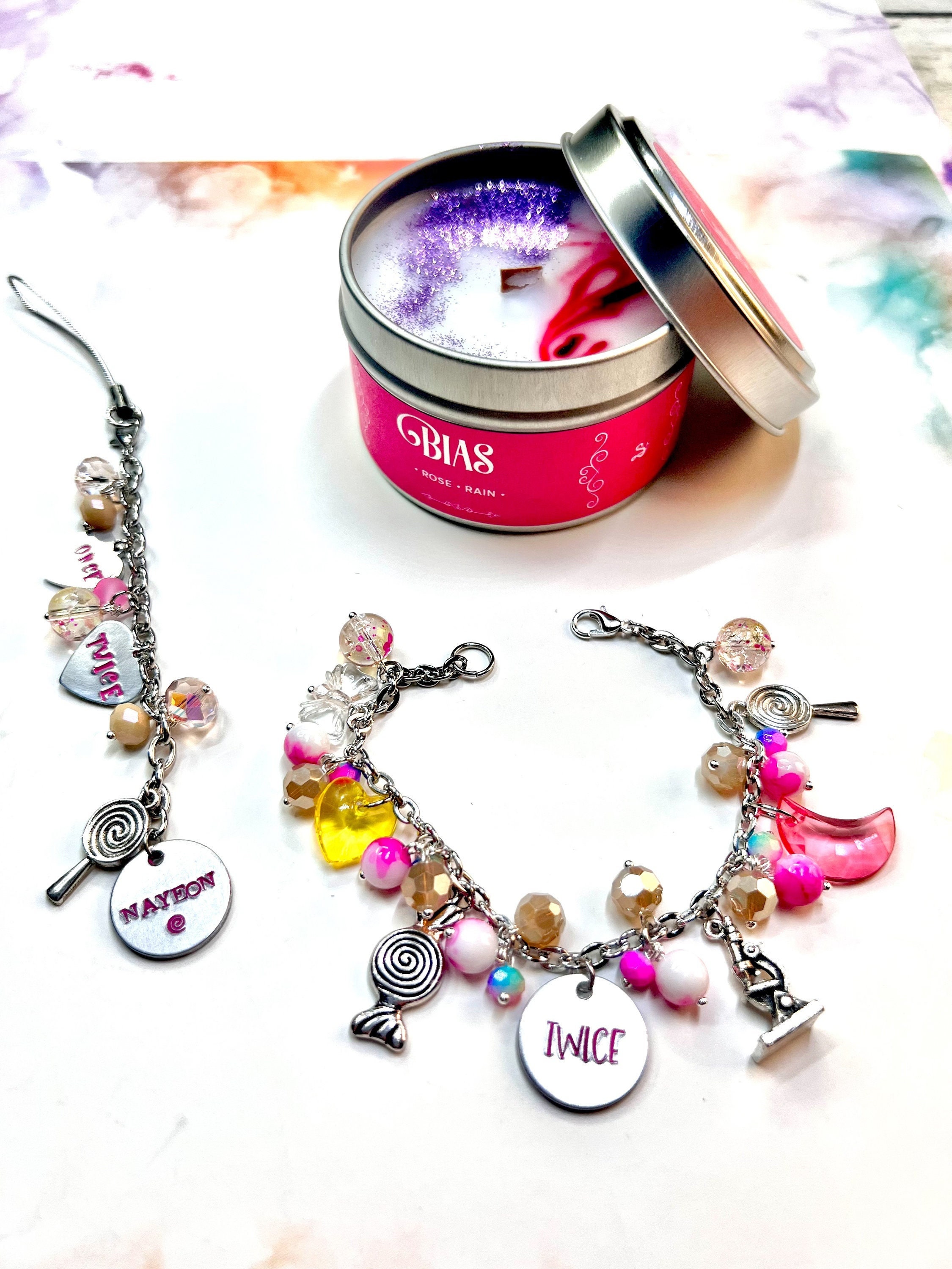 Itzy Necklace - Etsy