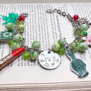 Pulsera cargada inspirada en la hiedra