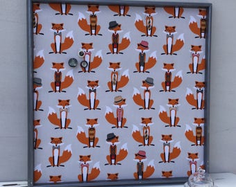 Tableau d'affichage babillard aimanté recouvert tissu de renards roux orange noir gris organisation bureau mémo chambre enfant