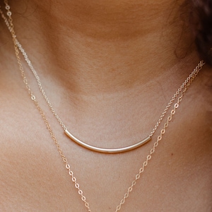 14k gold filled Geschwungene Bar Halskette, Minimal Schmuck, zierliche Halskette, Silber Bar Halskette, Perfektes Geschenk für Mama, Geschenk für Sie, Mutter Geschenk