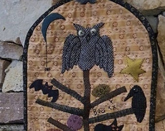 E-Pattern (PDF) Downloadable - Primitive Appliqué Quilt Hanging called "Spooky Friends"  by Marian Edwards