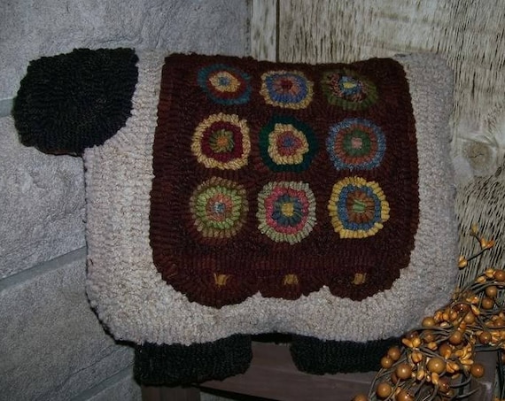 Pattern: Hooked Rug Penny Sheep Pillow by Hooked on Primitives