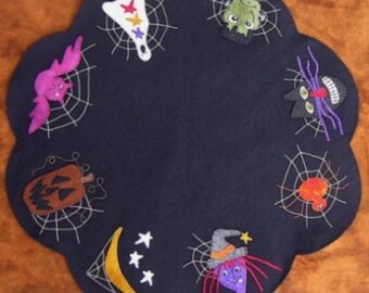 Kit and Pattern: Halloween Table Mat