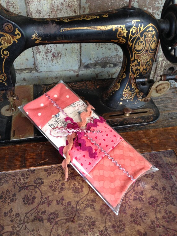 Fabric: Fat Quarter Pillow Pack - Be My Valentine - 4 Cotton Fat Quarters