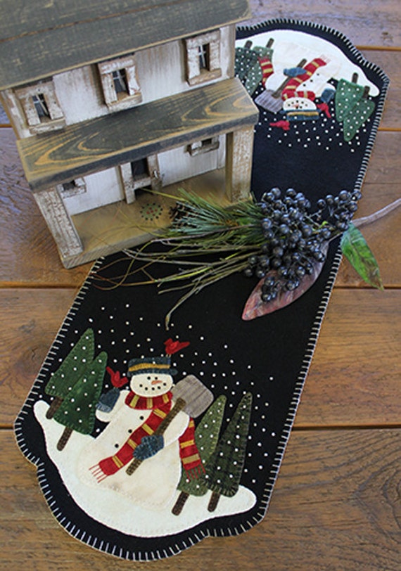 Pattern: Snowman for Hire Table Runner by Primitive Gatherings