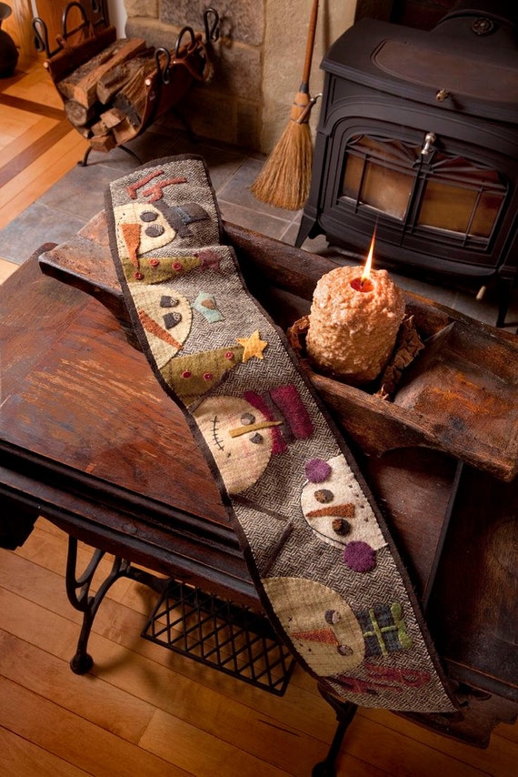 Pattern: Cold Days Wool Table Runner Pattern by Primitive Pieces by Lynda