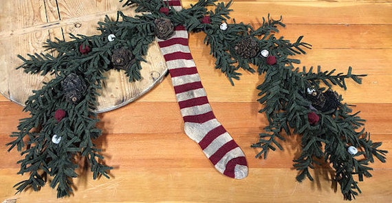 Pattern: "O' WoolyChristmas Garland" by 1894 Cottonwood House