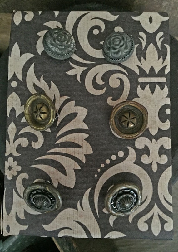 Notions: Antique Vintage Metal Buttons on Decorative Card Set/ 6