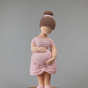 Zwangere dame amigurumipatroon, haakpatroon zwangere vrouw, cadeau voor aanstaande moeder, cadeau babyshower, gender reveal, zwangerschap