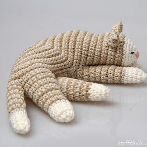 Sleepy Cat haakpatroon, Cat Amigurumi patroon, home decor patroon, gehaakte sculptuur, gehaakte kunst, speelgoedpatroon, kittenpatroon, softie afbeelding 3