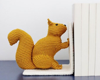 Squirrel Bookend Amigurumi Pattern, baby shower gift, wedding present, nursery decor, gift for book lovers, christmas, dyi, bookends,library