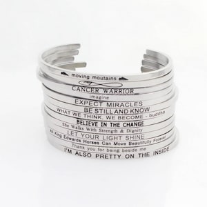 Personliga manschettarmband, armband i rostfritt stål graverat positivt inspirerande citat handgraverat manschettmantraarmband för män och kvinnor