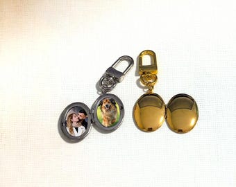 Custom Photo Locket Keychain, Vintage Oval Pendant Engrave Text Keychain, Gift for Family
