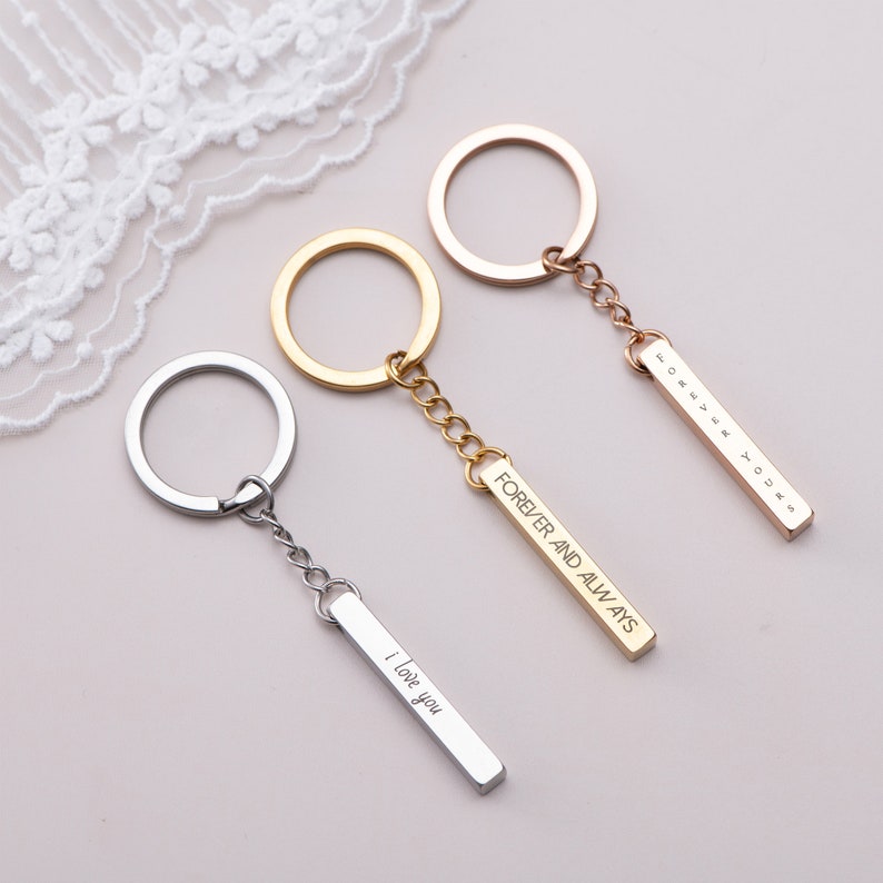 Porte-clés avec texte personnalisé, Porte-clés avec pendentif barre 3D, Porte-clés avec nom personnalisé, Porte-clés en acier inoxydable pour femmes hommes, cadeaux image 1