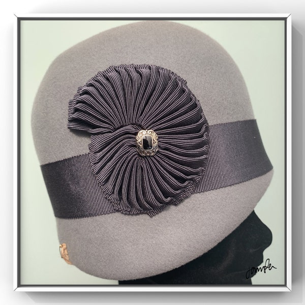 Cloche de style vintage bleu-gris des années 1920