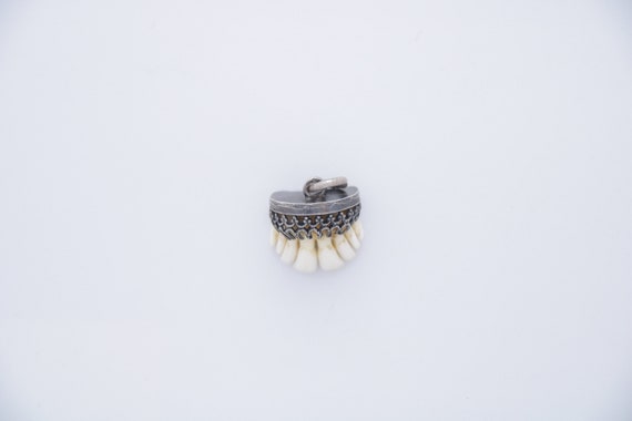 Bavarian Tooth charivari, Antique silver front tee