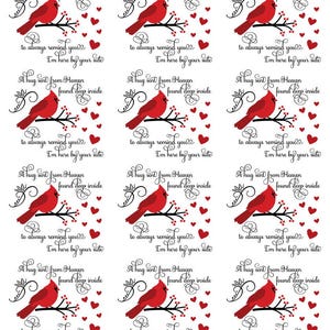 Peut inclure: Feuille d'autocollants avec un cardinal rouge sur une branche, le texte "A hug sent from Heaven found deep inside", et de petits coeurs rouges. Le motif est répété.
