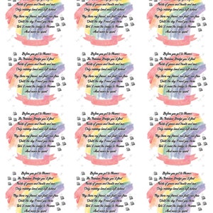 Może przedstawiać: Zestaw dziewięciu tęczowych kart z wierszem o tęczowym moście. Wiersz brzmi: "Zanim dotrzesz do nieba, Tęczowy Most znajdziesz, Pola zieleni i smakołyków i słońca, Tylko brakujący bliscy zostali w tyle. Graj tam, przyjacielu, biegnij szybko, biegnij swobodnie, Aż do dnia, w którym się tam spotkamy, Przejdziemy przez most do nieba, I nigdy się nie rozstaniemy."