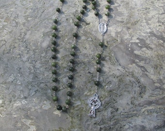 Rosario in marmo Connemara genuino intagliato a mano, crocifisso celtico di San Patrizio, garantito irlandese