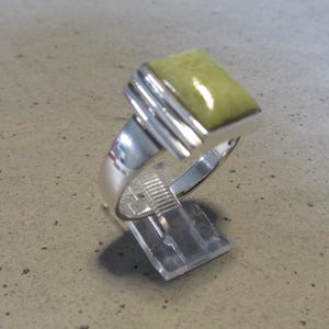 Véritable chevalière lourde en argent sterling avec marbre du Connemara, garantie irlandaise taille 14