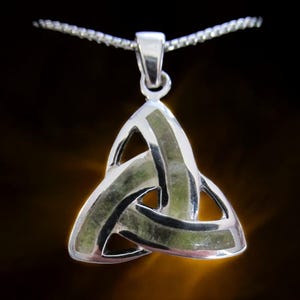 Echte Ierse Connemara-marmer Sterling Zilver Keltische Knoop Trinity Knoop Triquetra Hanger Ketting 925 Ierland Sieraden Geschenkverpakking