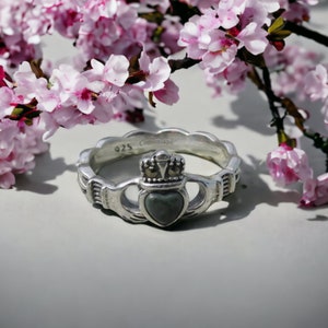 VÉRITABLE bague celtique de Claddagh en argent sterling avec marbre du Connemara et marcassite irlandaise garantie
