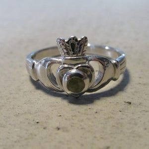 VÉRITABLE bague Claddagh en argent sterling avec marbre du Connemara, garantie irlandaise taille 7