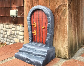 Large 3D Elf Door with Steps for wall mounting above the skirting board on the chimney breast or on the shelf