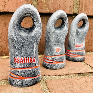 3D Printed Hand-Painted Customizable Valheim Inspired Tombstone Statue Figure