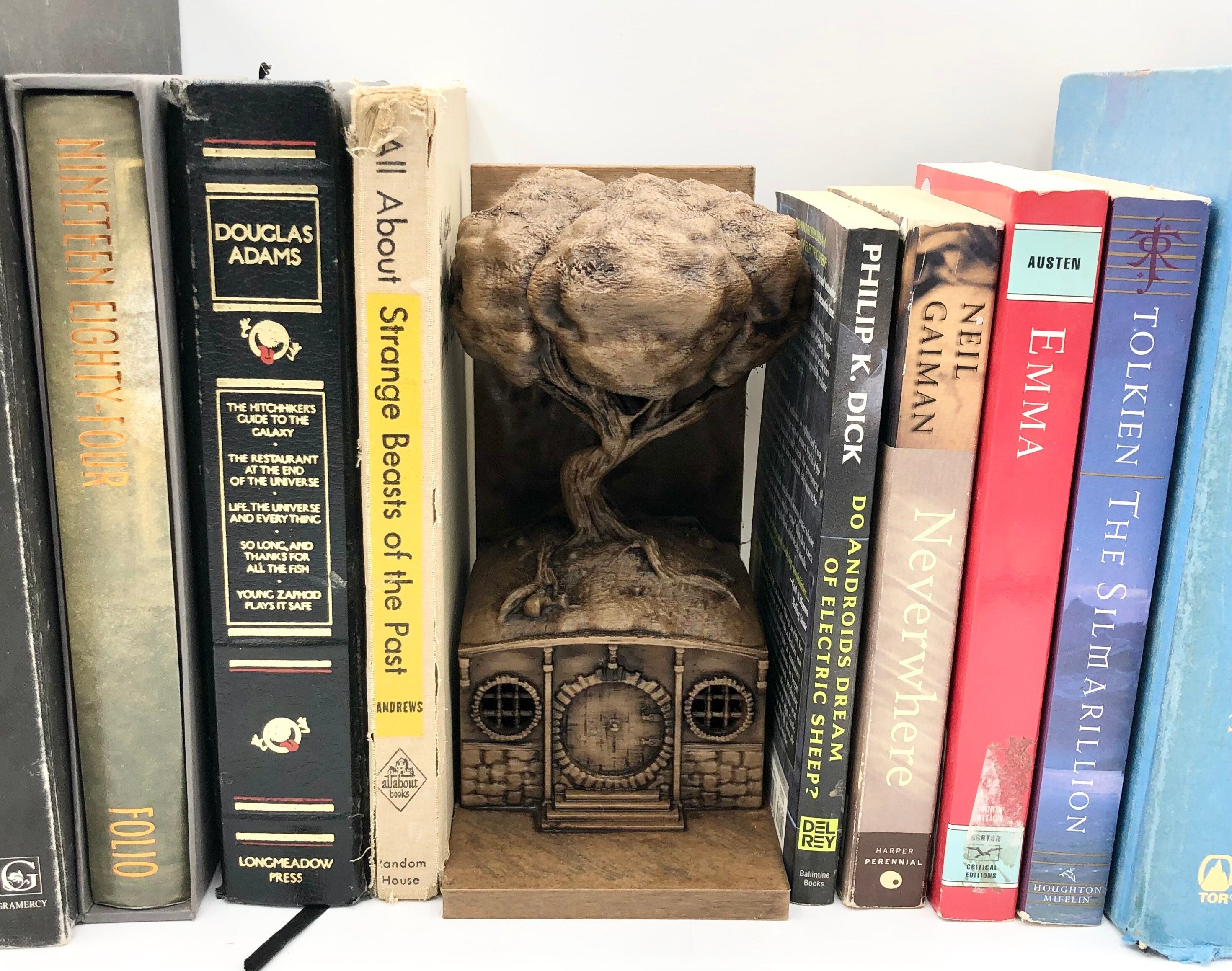 Bag End Hobbit Hole Illuminated Book Nook Insert - 3D Printed Hand