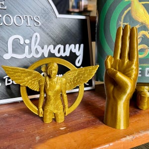 Mockingjay and Three-Finger Salute Sign of Rebellion Bookshelf Decor - HG BOSAS SOTR Inspired 3D Printed Bookish Decor