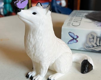 Dekoracja półki na książki „Lis Brimstone z motylem” – figurka z alchemii i magii wróżek – inspirowana TF&A, drukowana w 3D dekoracja książkowa