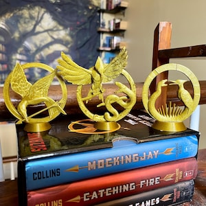 Sign of Rebellion Bookshelf Decor - Songbird and Arrow - Songbird and Serpent - HG BOSAS SOTR Inspired 3D Printed Bookish Decor
