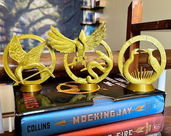 Decoración para estantería «Signo de Rebelión» - Pájaro cantor y flecha - Pájaro cantor y serpiente - Decoración de libros impresa en 3D inspirada en HG BOSAS SOTR
