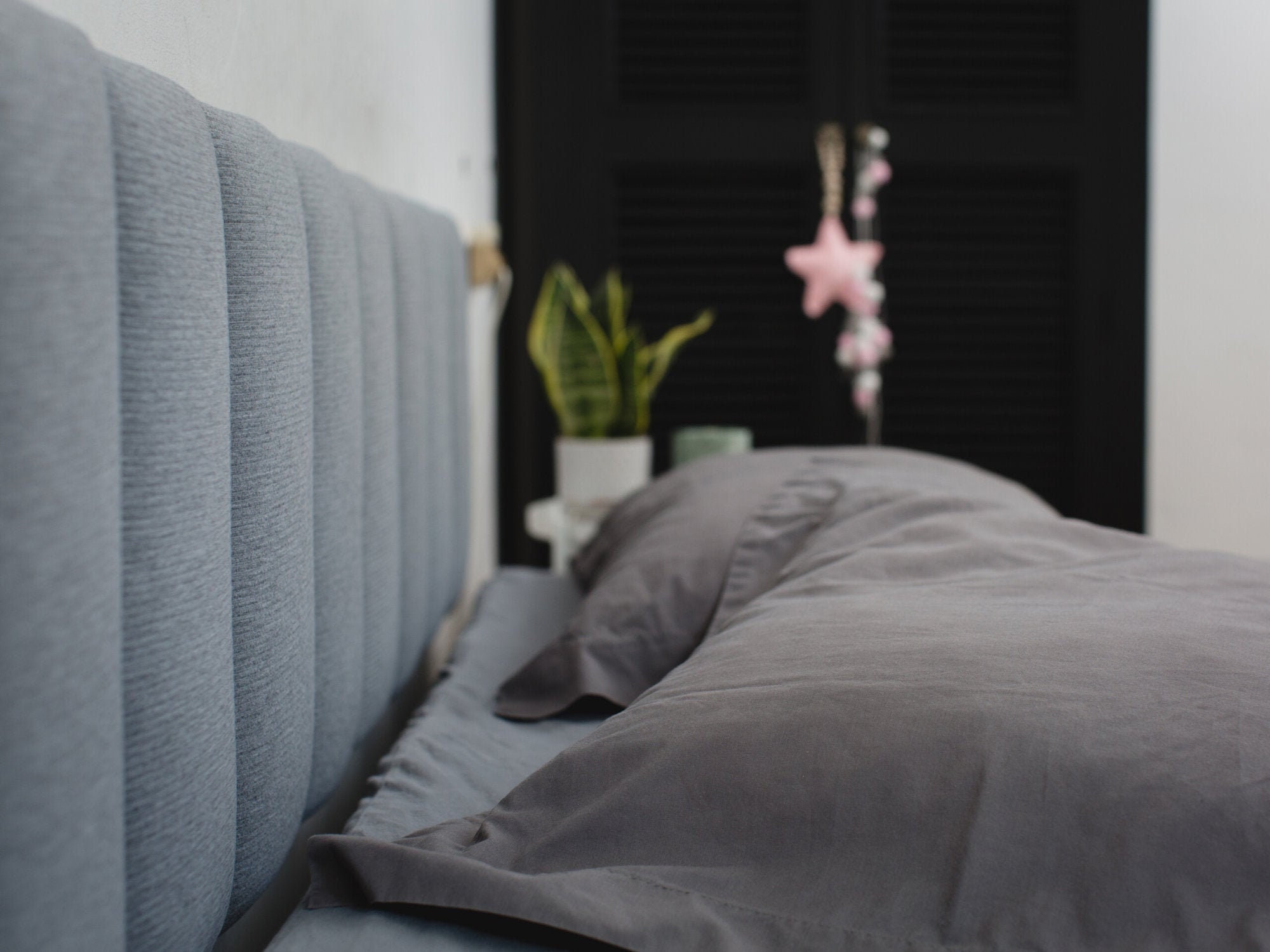 Cabecero de cama 160 cm en pino andersen y detalles grises JANA