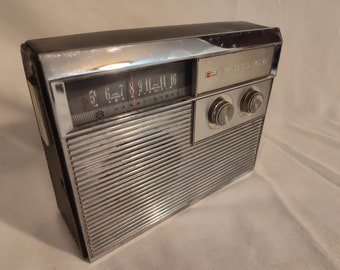 Vintage Philco 8 Transistor AM Table Radio Chrome Leather Tested Works