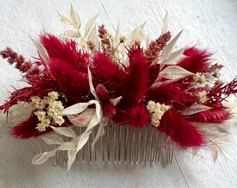 Dried hair comb in burgundy and neutral shades