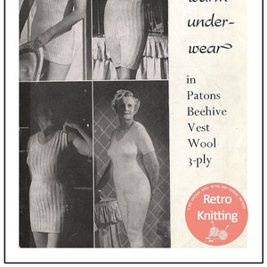 Puede incluir: Un patrón de tejido vintage para ropa interior cálida, con una mujer que lleva una blusa de punto blanco y pantalones cortos a juego. El patrón es para usar con hilo Patons Beehive Vest Wool 3-ply. El número de patrón es 6d-675.