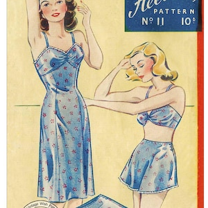 Puede incluir: Ilustración vintage de un conjunto de lencería y un vestido con estampado floral azul. La imagen incluye el texto "Fleetway Pattern No. 11" y "Retro Sewing". El tamaño del busto es de 86 cm.