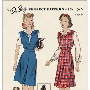 Könnte beinhalten: Vintage Illustration eines Du Barry Perfect Pattern. Zwei Frauen präsentieren Kleider: eines in Blau, das andere in rotem Karomuster. Die Kleider haben Knopfleisten und Hemden mit Kragen. Der Text "Bust 36" ist sichtbar.