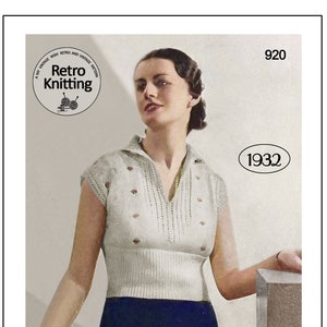 Könnte beinhalten: Ein Vintage-Strickmuster für ein weißes Strickoberteil mit V-Ausschnitt und kurzen Ärmeln. Das Muster ist für einen Brustumfang von 84 cm konzipiert. Das Muster stammt aus dem Jahr 1932 und trägt die Nummer 920.