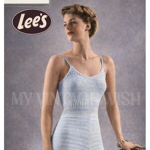 Puede incluir: Folleto vintage Bestway 1090 con un conjunto de chaleco y bragas de punto azul claro. El diseño está hecho para adaptarse a un busto de 86 cm y una cadera de 94 cm. El folleto también menciona 7 oz de lana de punto Lee's Campanula, de 3 capas.
