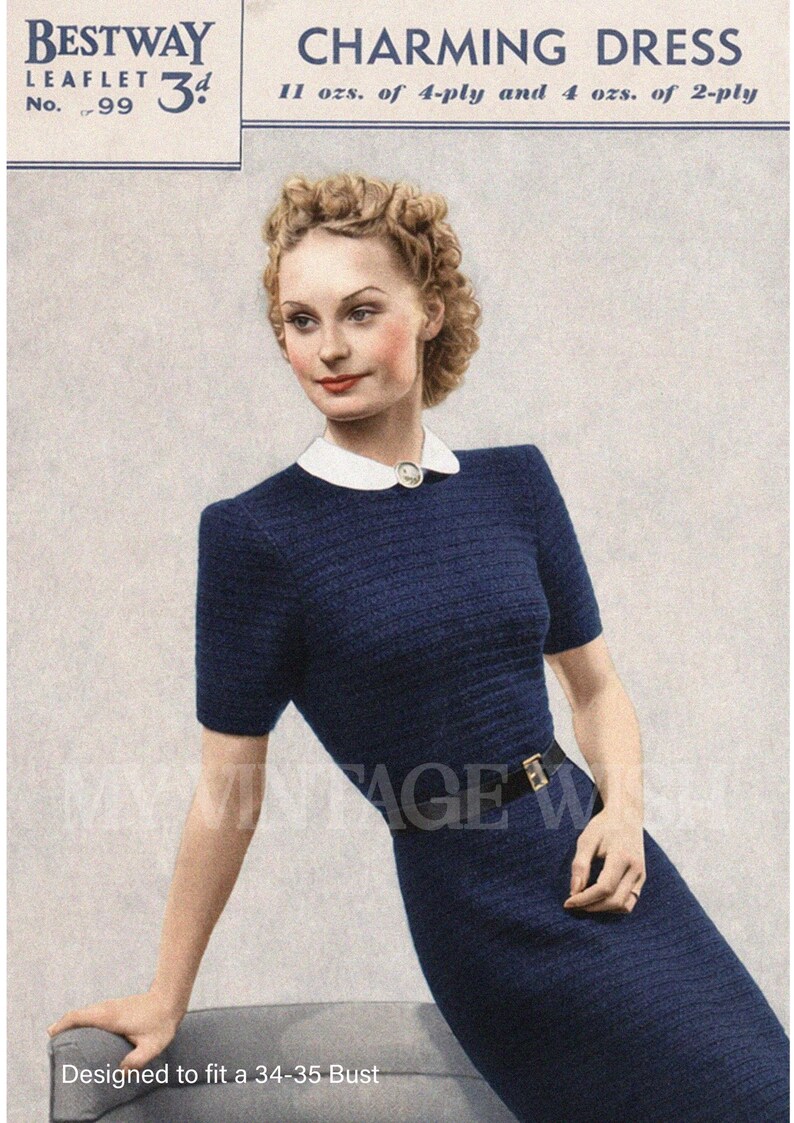 Puede incluir: Ilustraci&oacute;n vintage de una mujer con un vestido azul marino y cuello blanco. La imagen es de un folleto de Bestway, titulado "Charming Dress". El texto indica que el vestido est&aacute; dise&ntilde;ado para una talla de pecho de 86-89 cm.