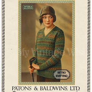 Puede incluir: Anuncio vintage de "Pull-Overs para damas" de Patons & Baldwins. La imagen presenta a una mujer con un suéter estampado verde y marrón y un sombrero. El texto incluye "Retro Knitting" y el precio.