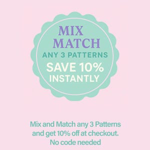 Puede incluir: Gr&aacute;fico promocional sobre un fondo rosa. Un c&iacute;rculo festoneado turquesa contiene el texto &laquo;MIX MATCH ANY 3 PATTERNS SAVE 10% INSTANTLY&raquo;. Debajo, el texto dice &laquo;Mix and Match any 3 Patterns and get 10% off at checkout. No code needed&raquo;.